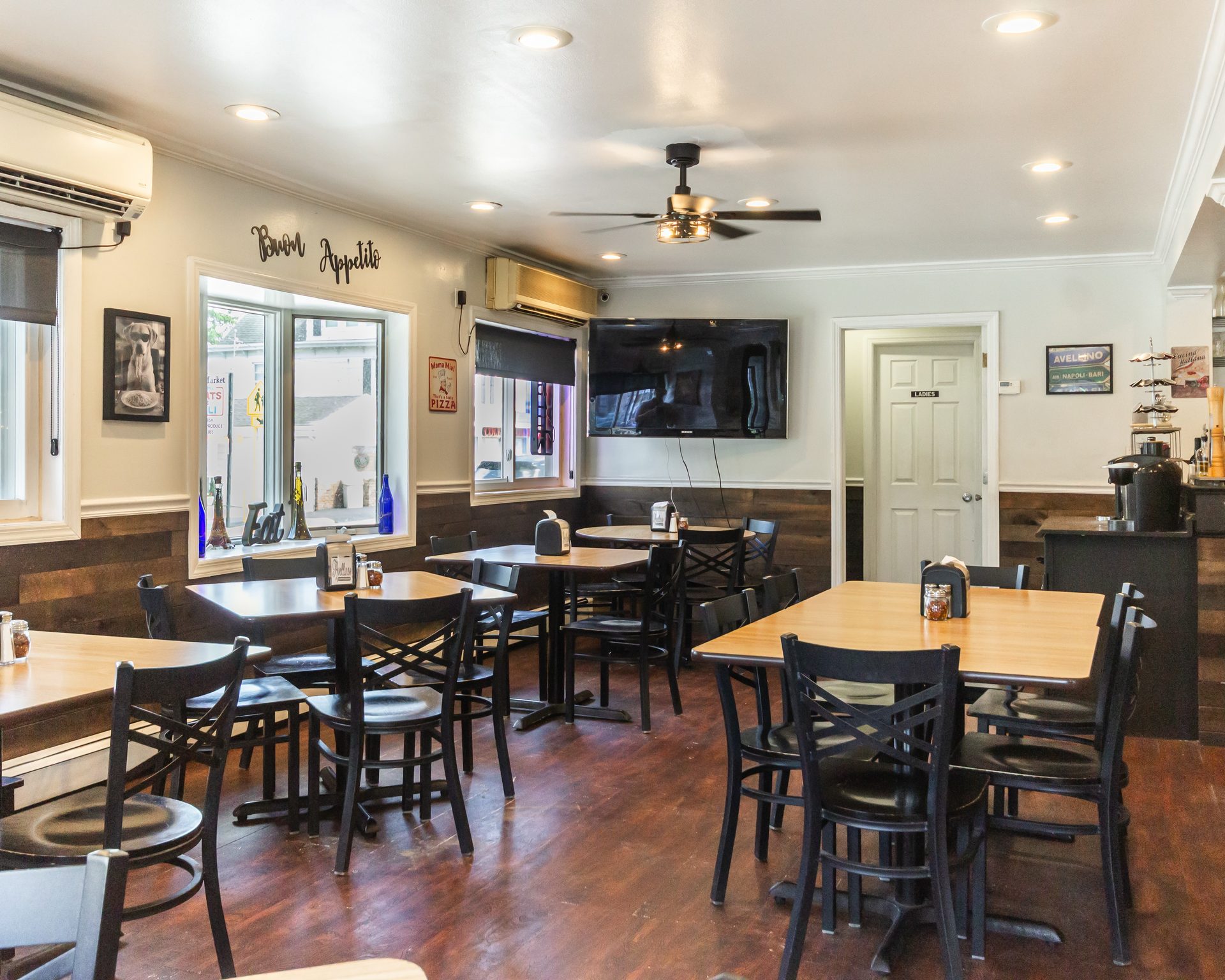 The dining room on Albany Post Road